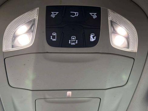 Used 2017 Chrysler Pacifica Touring-L Plus w/ Tire & Wheel Group FWD image 41