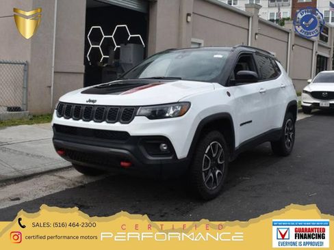 Used 2025 Jeep Compass Trailhawk AWD/4WD image 1