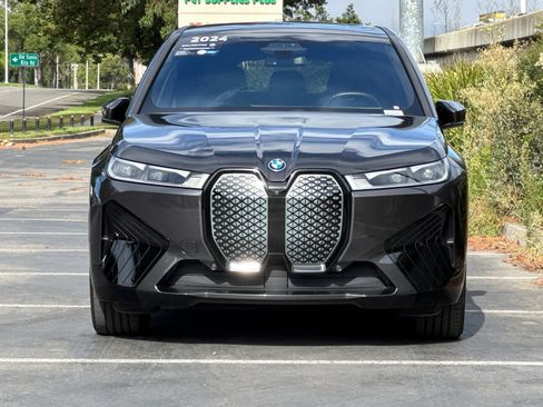 Used 2024 BMW iX xDrive50 w/ Premium Package AWD/4WD image 10