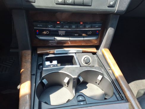 Used 2013 Mercedes-Benz E 350 4MATIC Sedan image 21