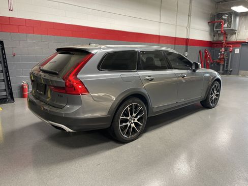 Used 2020 Volvo V90 T6 Cross Country image 7