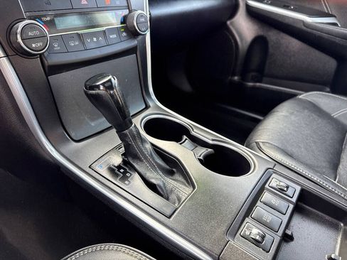 Used 2015 Toyota Camry XLE w/ Moonroof Package image 25