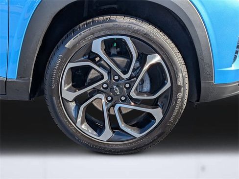 Used 2025 Chevrolet Trax RS image 11