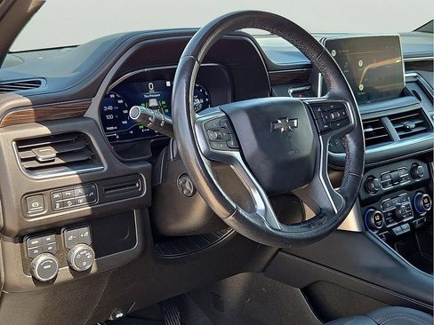 Used 2022 Chevrolet Tahoe Z71 w/ Luxury Package AWD/4WD image 15