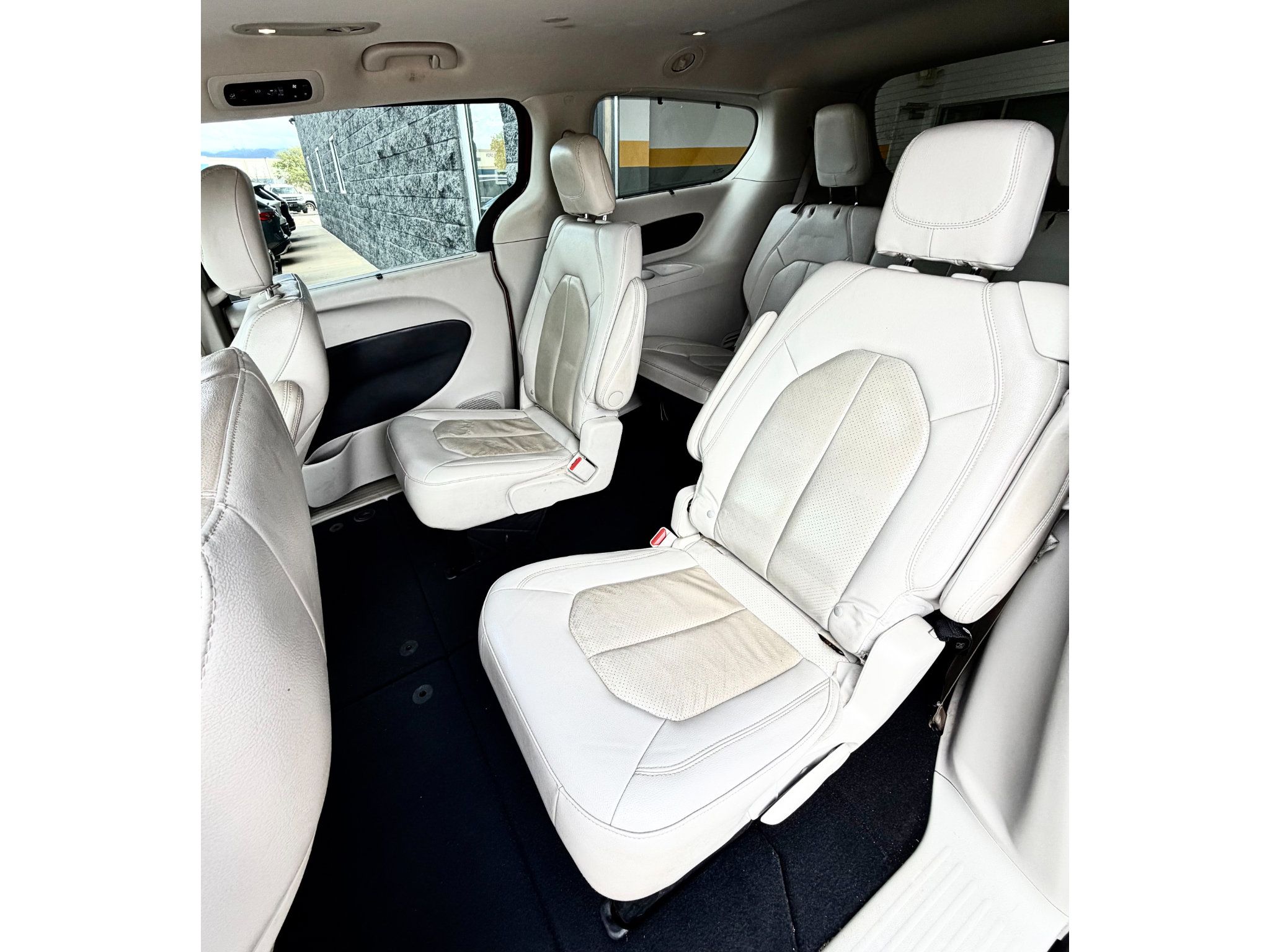 Used 2021 Chrysler Pacifica Touring-L FWD image 18
