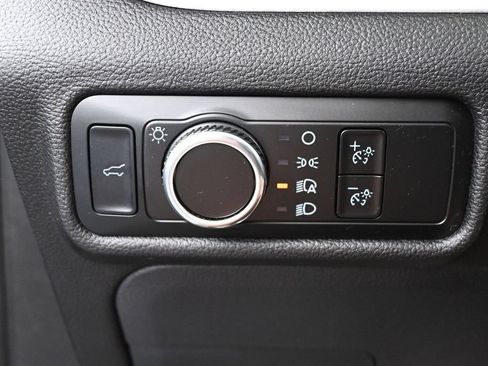Used 2024 Ford Explorer XLT AWD/4WD image 17