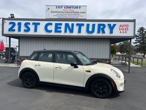 Used 2018 MINI Cooper 4-Door Hardtop FWD image 1