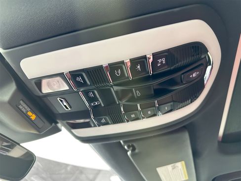 Certified 2023 Porsche Macan S w/ Premium Package Plus image 25