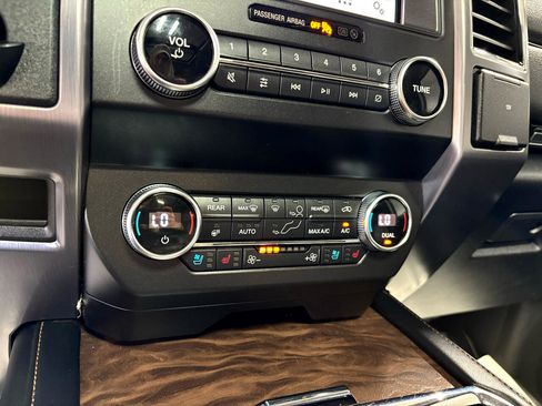 Used 2019 Ford Expedition Platinum image 36