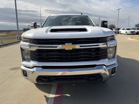 Used 2025 Chevrolet Silverado 2500 LT w/ Convenience Package image 9