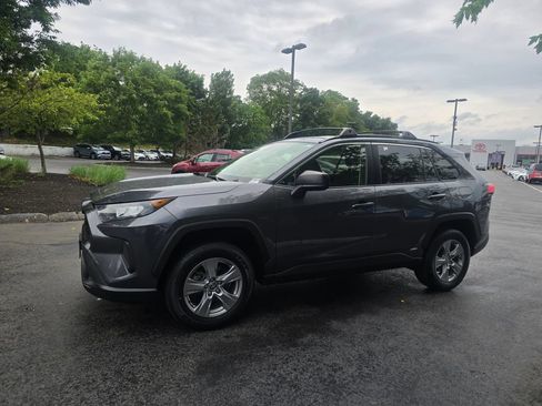 Used 2022 Toyota RAV4 LE AWD/4WD image 3