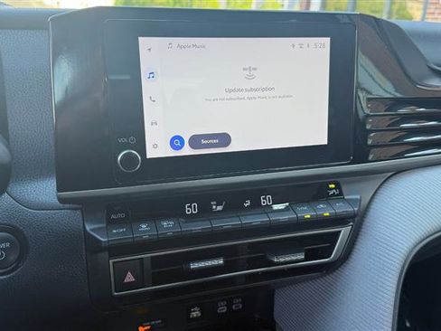 Used 2025 Toyota Camry SE w/ Convenience Package FWD image 34