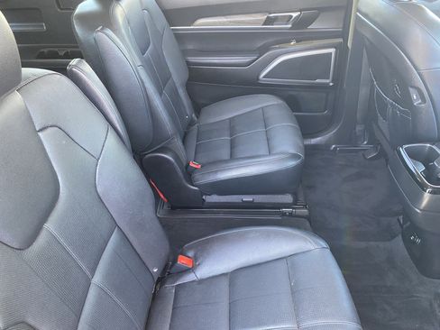 Certified 2022 Kia Telluride EX w/ EX Premium Package AWD/4WD image 11