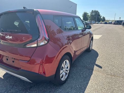 Used 2023 Kia Soul LX FWD image 3