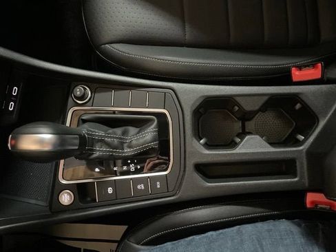 Certified 2021 Volkswagen Jetta SE w/ SE Cold Weather Package FWD image 24