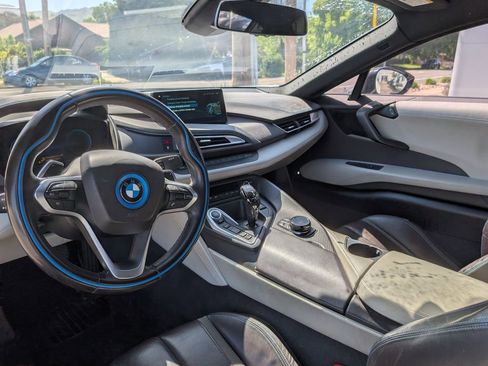 Used 2020 BMW i8 Coupe AWD/4WD image 8