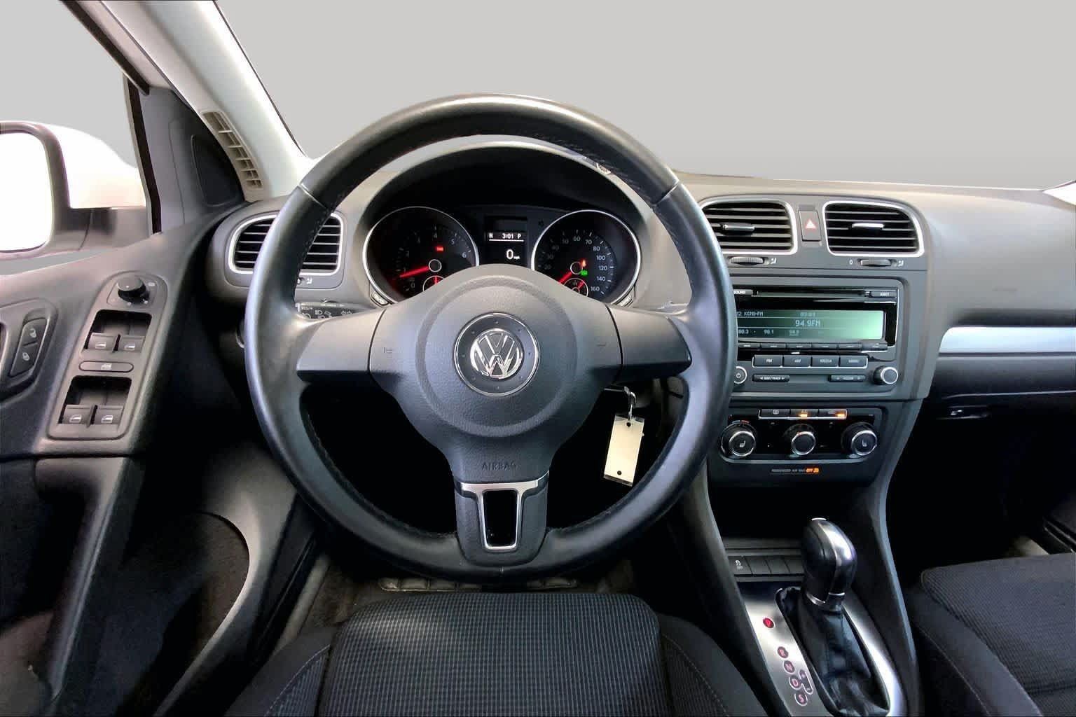 Used 2013 Volkswagen Golf 4-Door FWD image 5