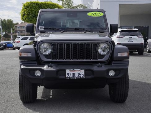 Used 2025 Jeep Wrangler Unlimited Sport AWD/4WD image 9