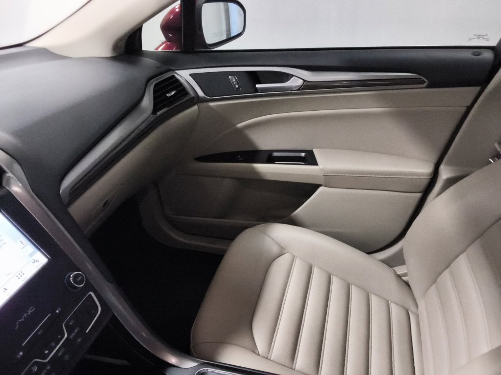 Used 2019 Ford Fusion SEL FWD image 19
