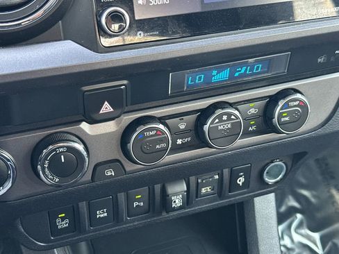 Used 2021 Toyota Tacoma TRD Off-Road w/ Technology Package image 19