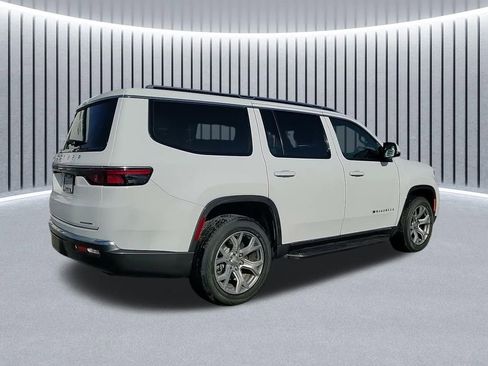 Used 2022 Jeep Wagoneer Series II AWD/4WD image 9