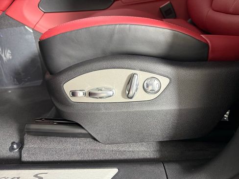 Certified 2025 Porsche Macan S image 28