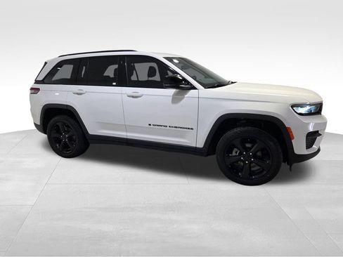 Certified 2022 Jeep Grand Cherokee Altitude AWD/4WD image 28