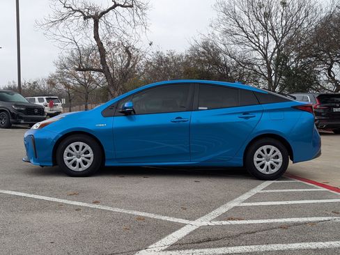 Used 2019 Toyota Prius LE image 7