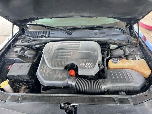 Used 2015 Dodge Challenger SXT RWD image 6