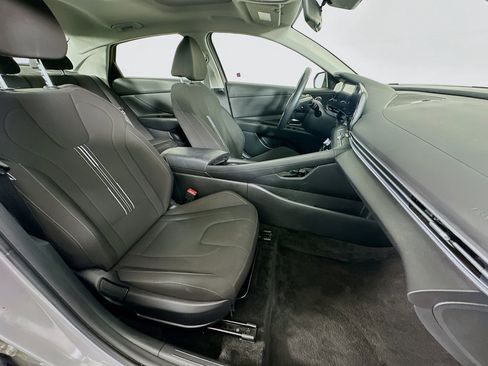 Used 2025 Hyundai Elantra SEL FWD image 33