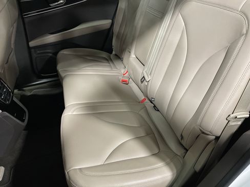 Used 2021 Lincoln Nautilus Standard image 11