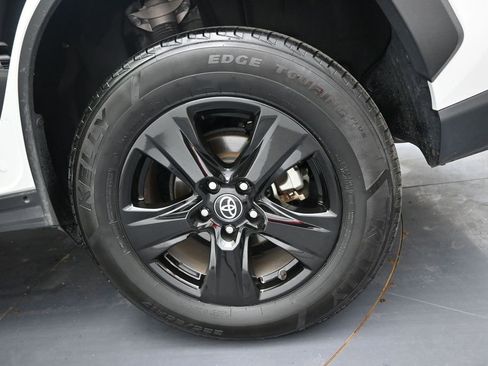 Used 2024 Toyota RAV4 XLE FWD image 41