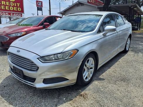 Used 2016 Ford Fusion SE FWD image 2