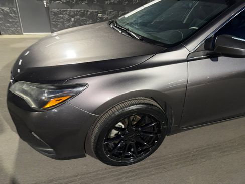 Used 2017 Toyota Camry SE w/ Moonroof Package FWD image 10