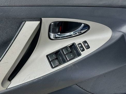 Used 2010 Toyota Camry SE FWD image 19