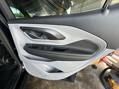 Used 2024 GMC Terrain SLT image 32