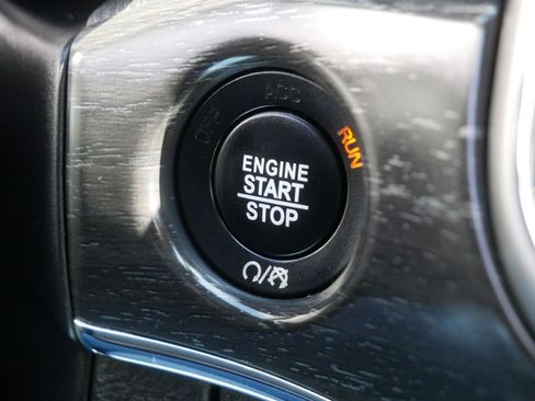 Used 2018 Jeep Grand Cherokee Limited image 23