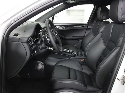 New 2026 Porsche Macan image 5