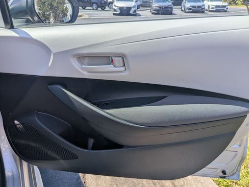 Used 2025 Toyota Corolla LE FWD image 21