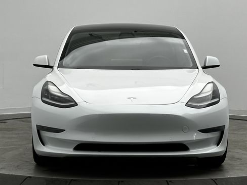 Used 2021 Tesla Model 3 Standard Range Plus image 2