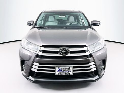 Used 2019 Toyota Highlander XLE w/ Protection Package #3 AWD/4WD image 2