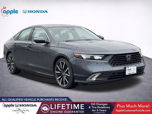 Used 2023 Honda Accord Touring image 1