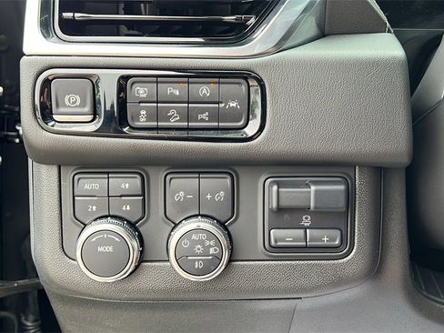 Used 2025 GMC Yukon Denali image 15