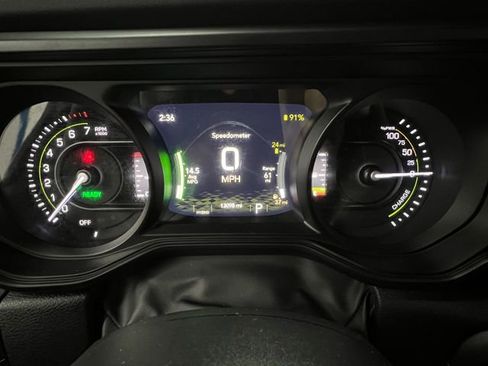 Used 2025 Jeep Wrangler Unlimited Sahara w/ Safety Group image 17