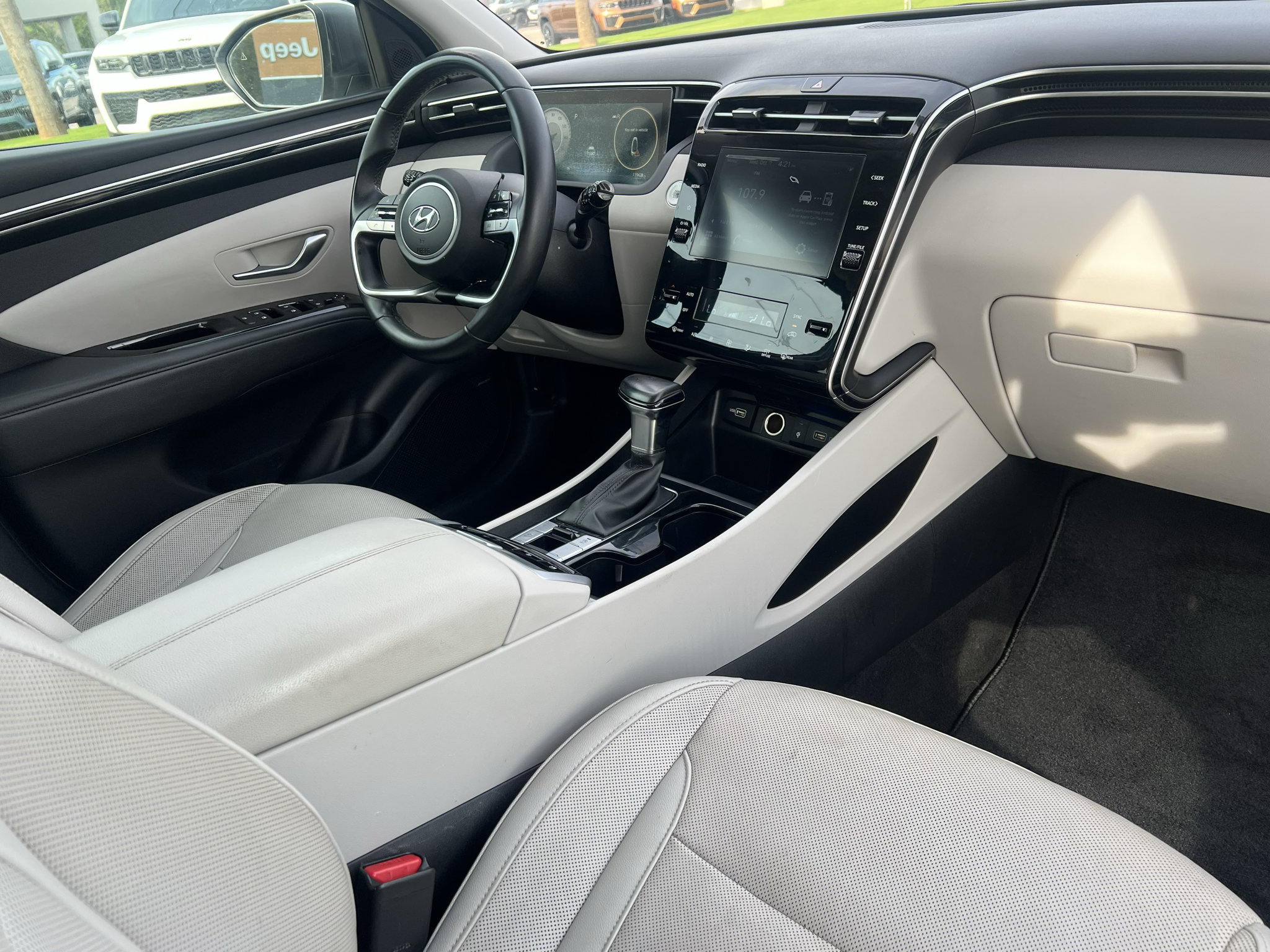 Used 2022 Hyundai Tucson SEL w/ Convenience + Premium Package FWD image 11