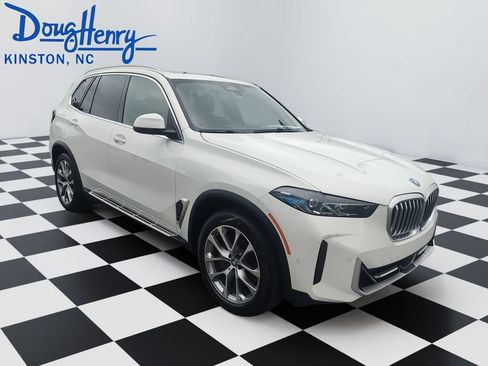 Used 2025 BMW X5 xDrive50e AWD/4WD image 7