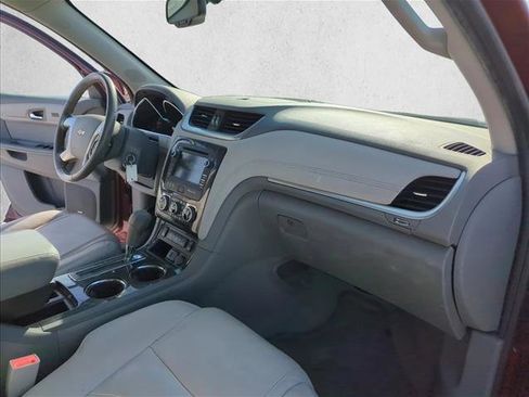 Used 2017 Chevrolet Traverse LT image 28