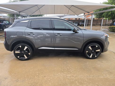 Certified 2025 Nissan Kicks SR FWD image 2