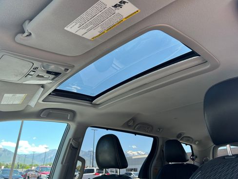 Used 2013 Toyota Sienna SE FWD image 32