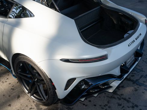 Used 2025 Aston Martin V8 Vantage Coupe image 11